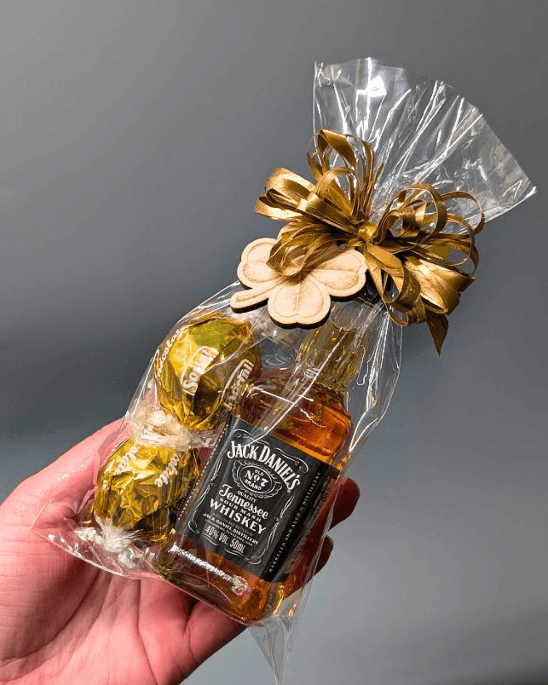 PRO PÁNY-Mini dárkový balíček Jack Daniels se zlatými pralinkami a čtyřlístkem