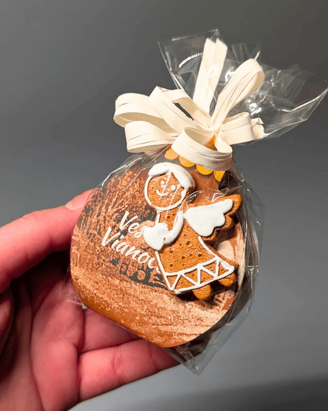 VÁNOCE-Mini dárkový balíček se svíčkou baňka SKOŘICE s PERNÍČKEM