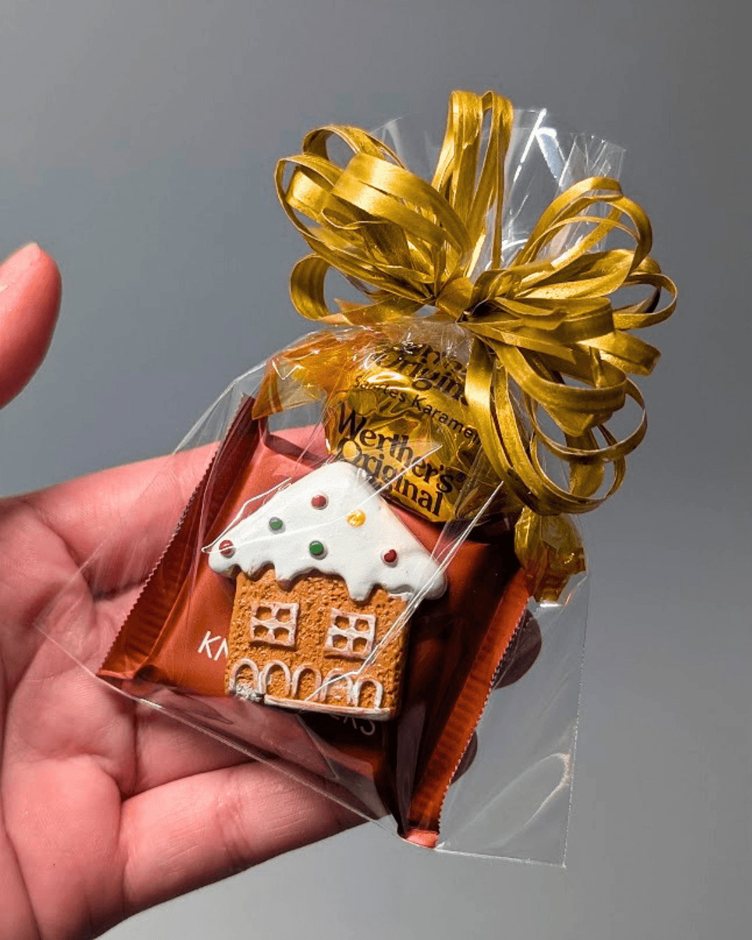VÁNOCE-Mini balíček ritter sport PERNÍKOVÁ CHALOUPKA (mléčná se sušenkou)