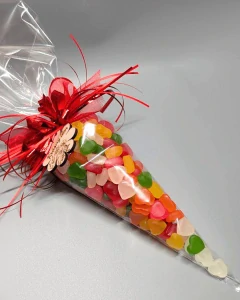 Kornoutek Katjes barevné srdíčka s visačkou KRÁSNÝ DEN 300 g