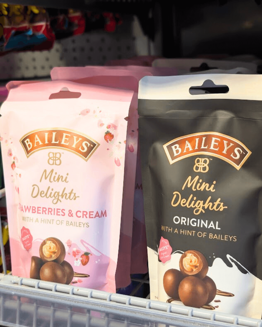 BAILEYS Strawberries & Cream Mini Delight Jahodové pralinky 102 g