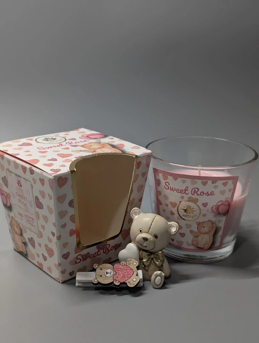 MEDVÍDCI - Dárkový balíček se svíčkou SWEET ROSE a medvídkem